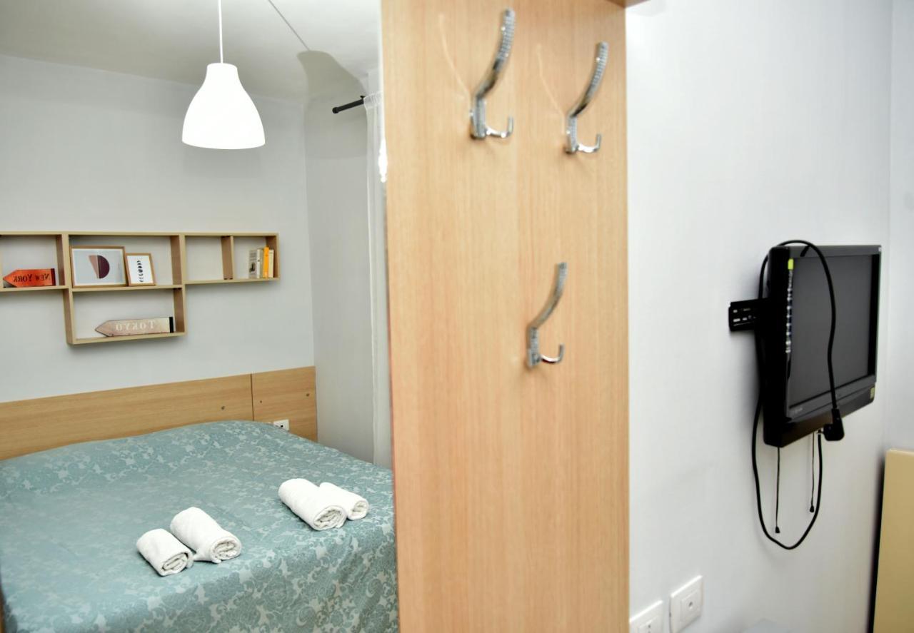 Arianiti Guesthouse Vlorë Exteriör bild
