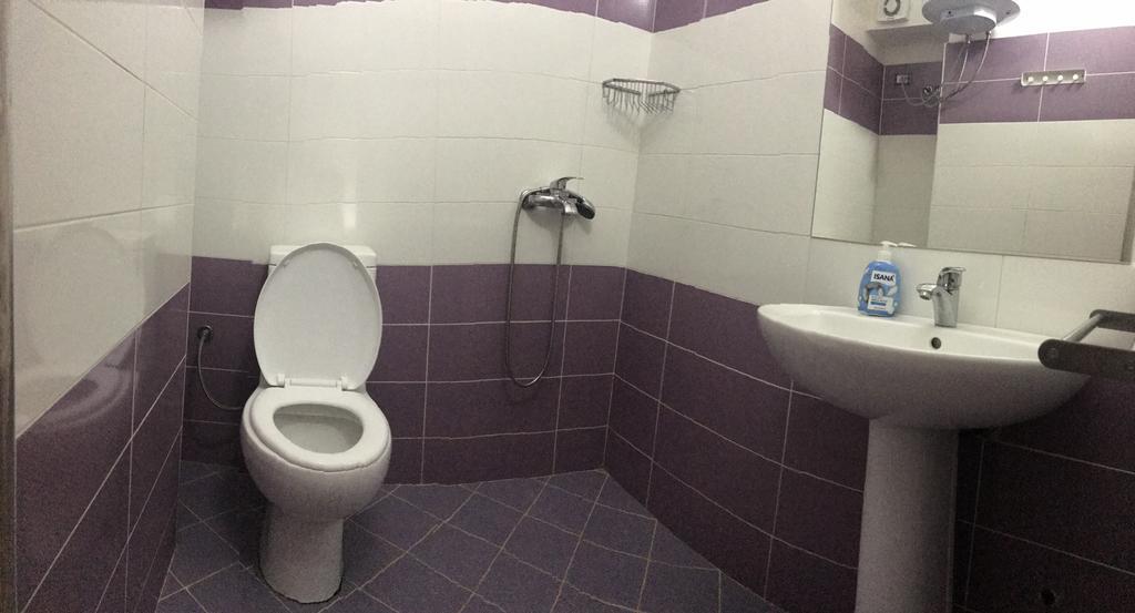 Arianiti Guesthouse Vlorë Exteriör bild